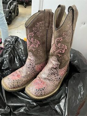 Old West Brown and Pink Embossed Combat-Style Western Boots girls cowgirl